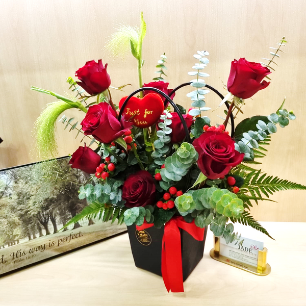 Valentine's Day Rose Bouquet | Easy To Carry Vase | VT10 - Jade Valley Gifts & Floral Design Centre