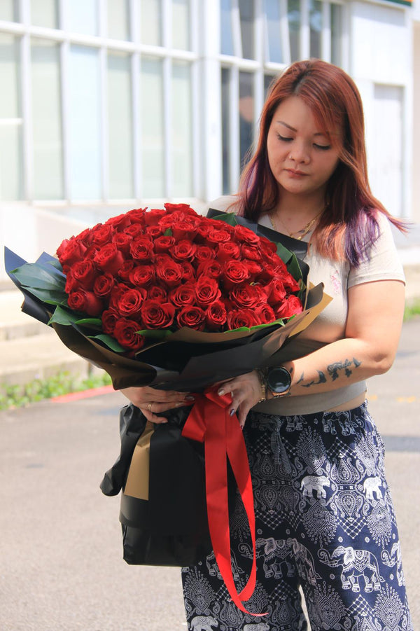 20-50-99 Red Rose Hand Bouquet | V8 - Jade Valley Gifts & Floral Design Centre