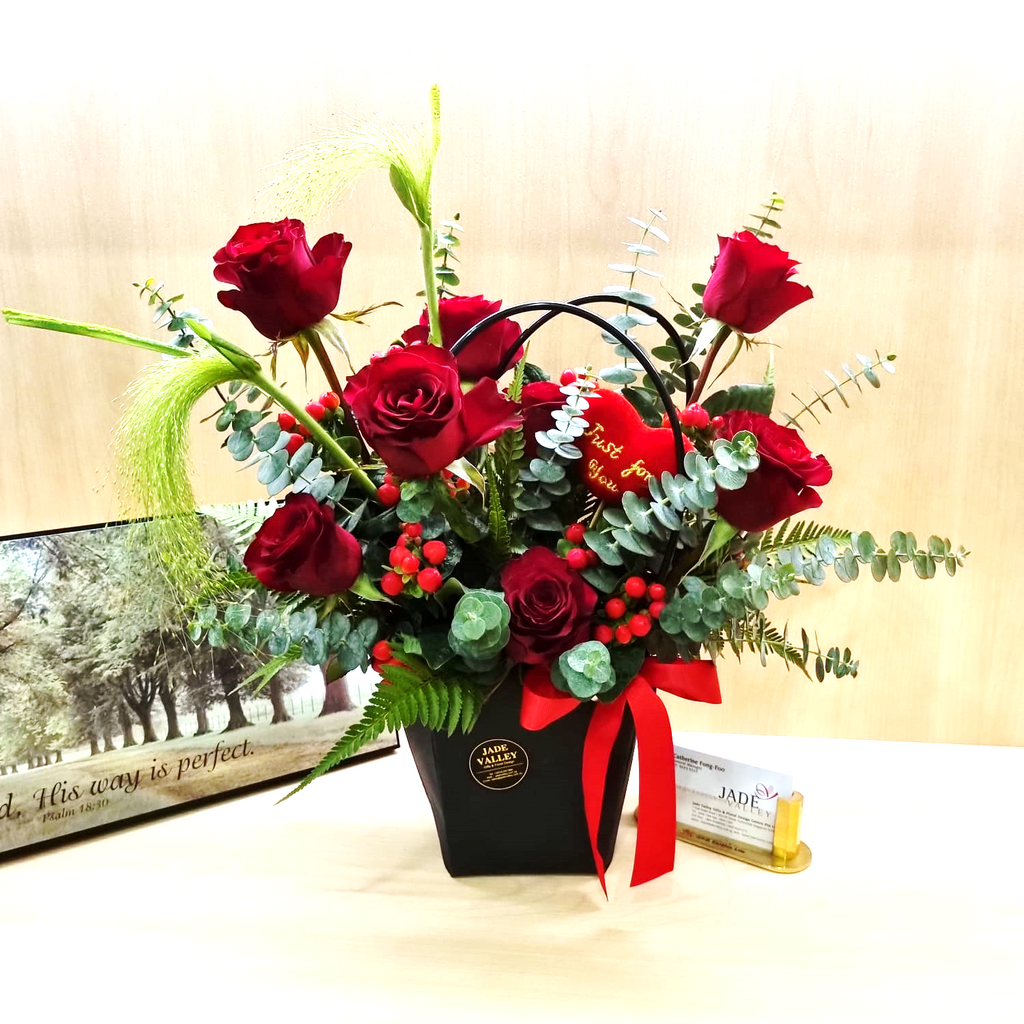 Valentine's Day Rose Bouquet | Easy To Carry Vase | VT10 - Jade Valley Gifts & Floral Design Centre